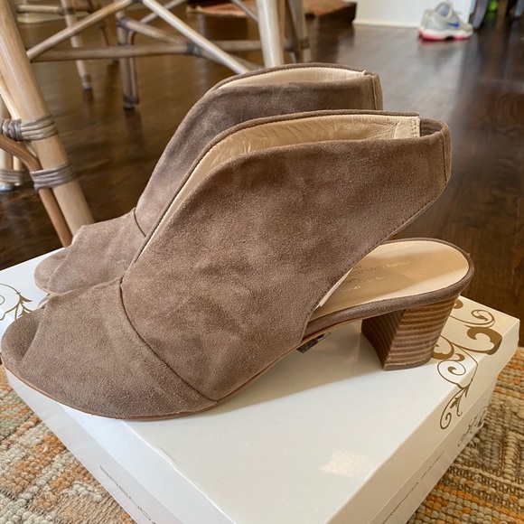 Brand new for Fall Brenda Zaro booties size 40 - Picture 1 of 4